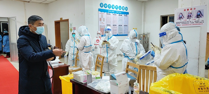 依斯倍員工作為志愿者積極參與社區(qū)街道戰(zhàn)“疫”隊伍